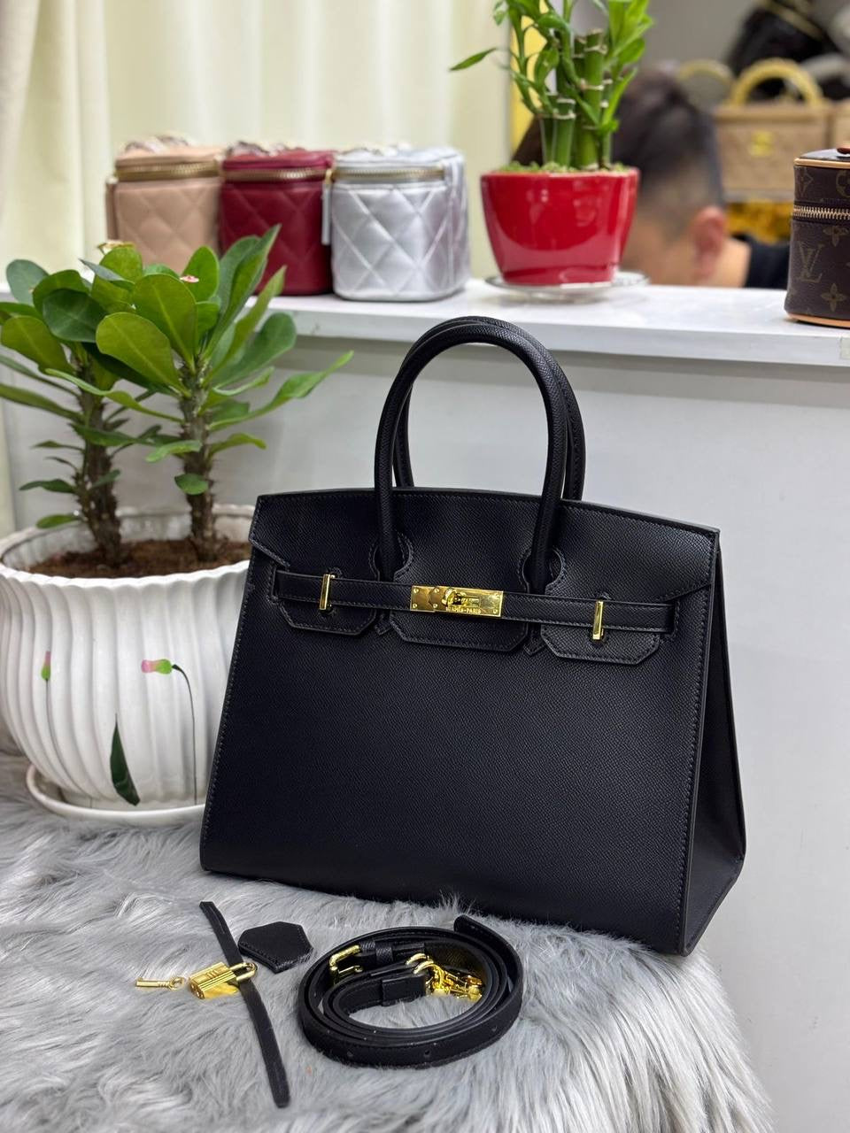 Hermes 
SIZE  ……… 30 cm 
120 dhs🇦🇪

Zain51
♥️♥️♥️