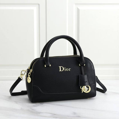 Dior
105 dhs🇦🇪

Zain136
♥️♥️♥️