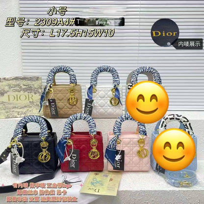 Dior
17.*15*10 cm

With box 
🎁🎁🎁

90 dhs🇦🇪

Zain17
♥️♥️♥️
