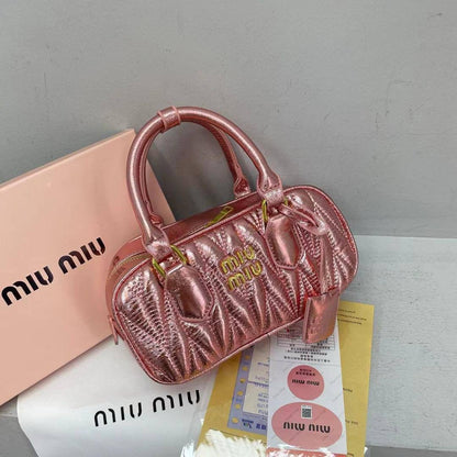 Miu Miu

23*12*9Cm

With box 
🎁🎁🎁

75 dhs🪙

Zain17
♥️♥️♥️