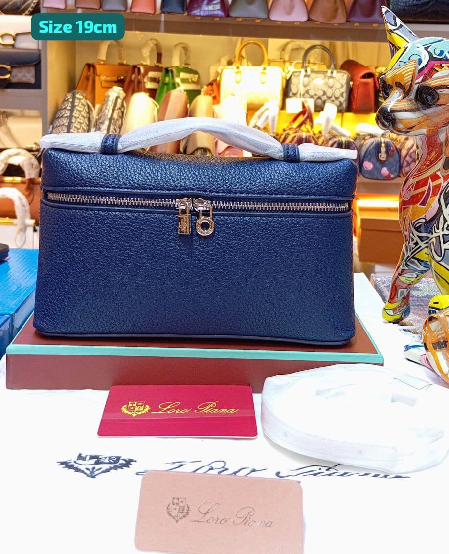 Loro Piana

Good quality 

with box 
🎁🎁🎁
75 dhs🪙💕

Zain186
♥️♥️♥️
