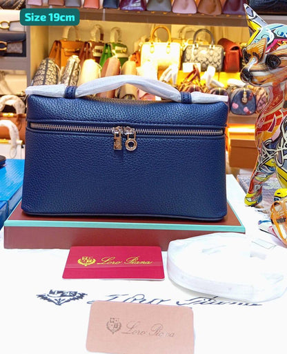Loro Piana

Good quality 

with box 
🎁🎁🎁
75 dhs🪙💕

Zain186
♥️♥️♥️