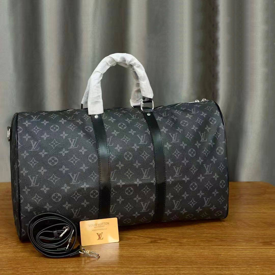 LV TRAVELLING BAG 
GOOD QUALITY 
115 dhs🪙💕
SIZE : 55cm

Zain39
♥️♥️♥️