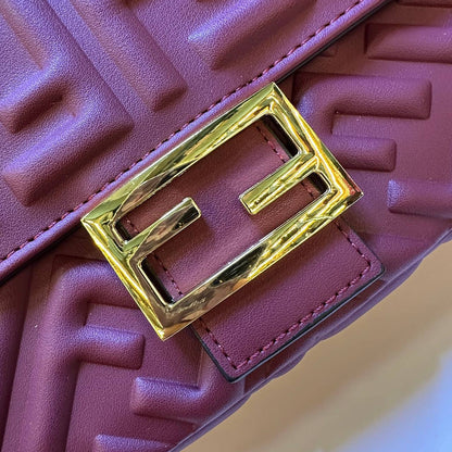FENDI 

NEW CAME GOOD QUALITY 
WITH BOX 
🎁🎁🎁

100 dhs🇦🇪

SIZE: 26cm

Zain39
♥️♥️♥️