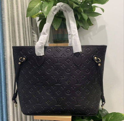 LV
with box
🎁🎁🎁

100 dhs🇦🇪

Zain143
♥️♥️♥️