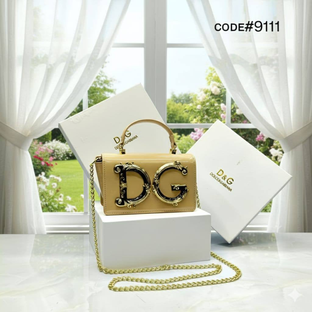 D&G
ᴛᴏᴘ ʜᴀɴᴅ ʙᴀɢ
ᴡɪᴛʜ ʟᴏɴɢ ᴄʜᴀɪɴ sʟɪɴɢ
ɢᴏʟᴅ ʜᴀʀᴅᴡᴀʀᴇ
ɢʟᴏssʏ ᴍᴀᴛᴇʀɪᴀʟ
sɪᴢᴇ : 18 cm
ᴡɪᴛʜ BOX
🎁🎁🎁

70 dhs🪙💕

Zain31
♥️♥️♥️