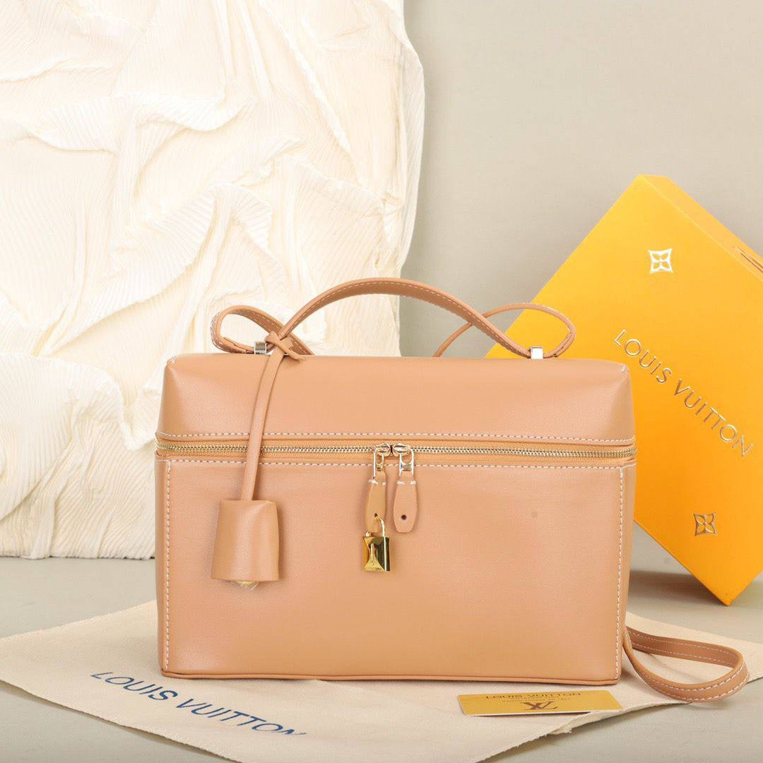 Loro piana
SIZE……….    23CM
105 dhs🇦🇪

with box
🎁🎁🎁

Zain244
♥️♥️♥️