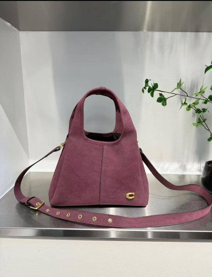 Coach Lana Shoulder Bag
26cm × 11cm × 16cm
with box
🎁🎁🎁

100 dhs🇦🇪

Zain95
♥️♥️♥️