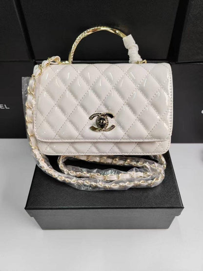 Chanel 24P
Size : 20 * 14 * 7 cm

95 dhs🇦🇪

with box 🎁

Zain115
♥️♥️♥️