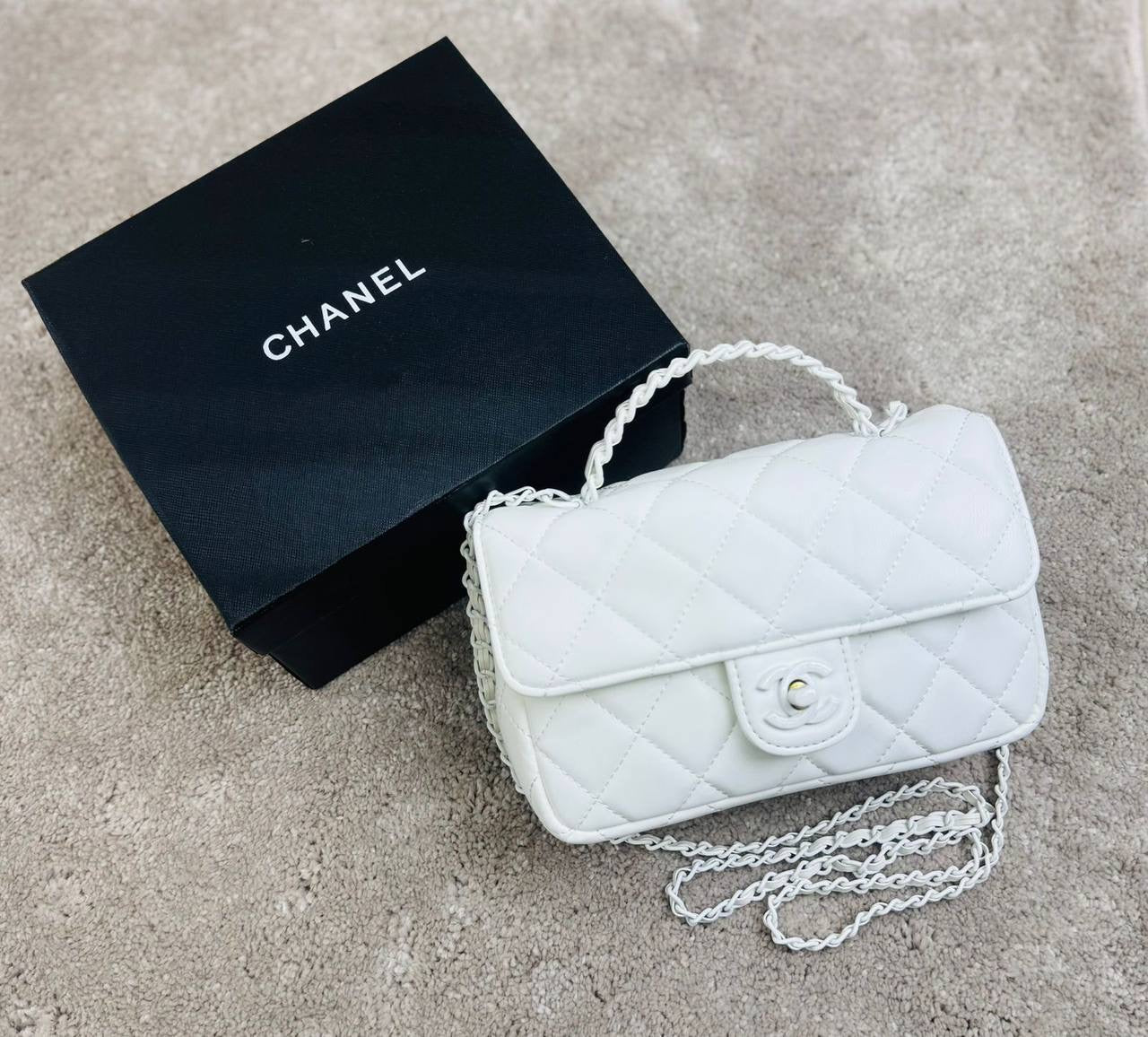 CHANEL 

GOOD QUALITY 

90 dhs🇦🇪

WITH BOX 
🎁🎁🎁

Zain28
♥️♥️♥️