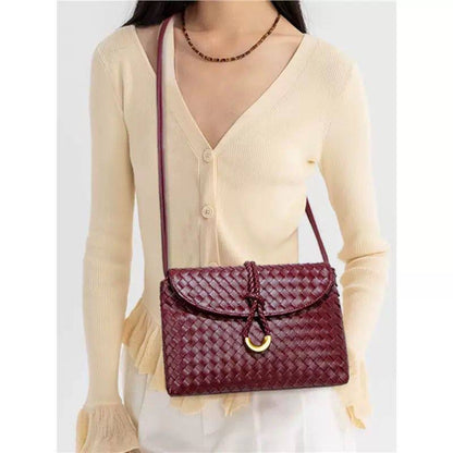 BOTTEGA 

NEW CAME GOOD QUALITY 
WITH BOX 
🎁🎁🎁

100 dhs🇦🇪

SIZE: 30cm

Zain39
♥️♥️♥️