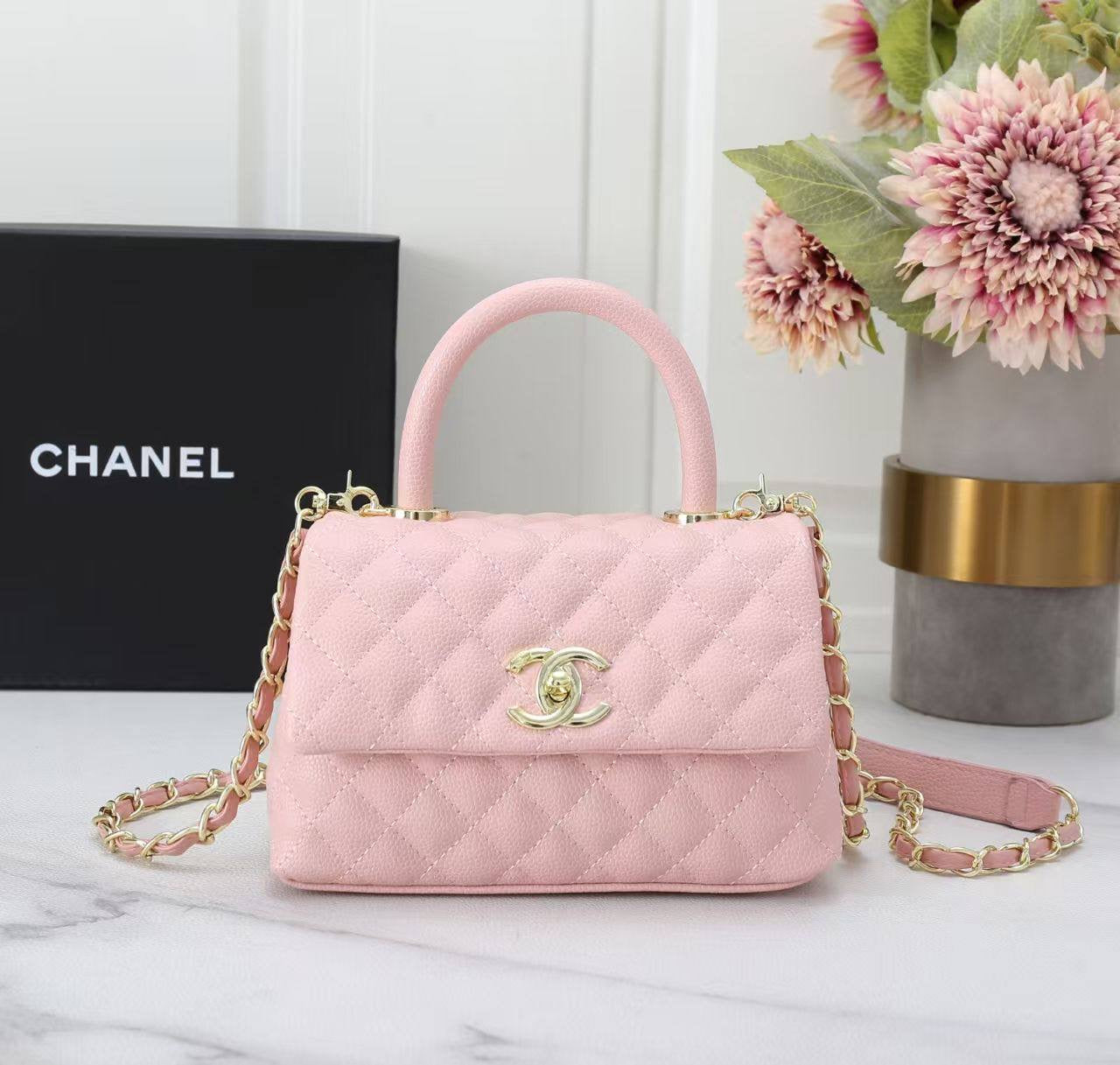 CHANEL ᴄᴏᴄᴏ
ᴛᴏᴘ ʜᴀɴᴅʟᴇ ʙᴀɢ
ᴄᴀᴠɪᴀʀ ʟᴇᴀᴛʜᴇʀ ᴍᴀᴛᴇʀɪᴀʟ
ɢᴏʟᴅ ᴄʜᴀɪɴ ʟᴇᴀᴛʜᴇʀ sᴛʀᴀᴘ
sɪᴢᴇ: 25 cm

ᴡɪᴛʜ BOX
🎁🎁🎁

95 dhs🇦🇪

Zain31
♥️♥️♥️