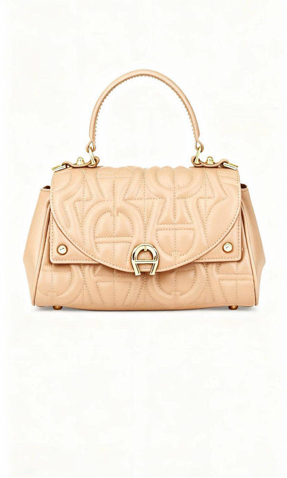 Aigner

100 dhs🇦🇪

size：24cm

Good quality 

with box
🎁🎁🎁

Zain35
♥️♥️♥️