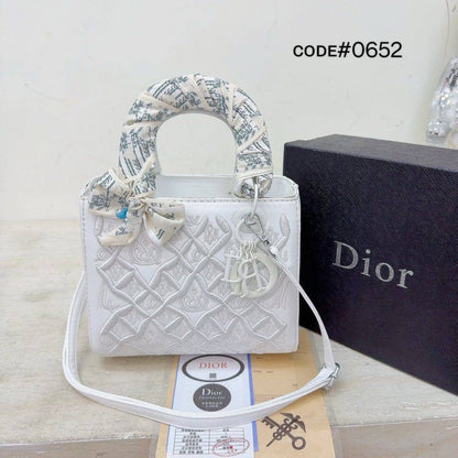 Dior
ᴇᴍʙʀᴏɪᴅᴇᴅ ᴅᴇsɪɢɴ
sɪʟᴠᴇʀ ʜᴀʀᴅᴡᴀʀᴇ
ᴡɪᴛʜ ʟᴏɴɢ ʙᴇʟᴛ sᴛʀᴀᴘ
sɪᴢᴇ :20 cm

ᴡɪᴛʜ BOX
🎁🎁🎁

75 dhs🇦🇪

Zain31
♥️♥️♥️