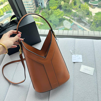 YSL 
115 dhs🪙💕
Size 23x32x13👈

Zain161
♥️♥️♥️