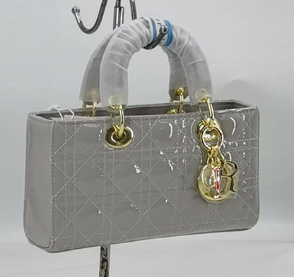 DIOR 
25*6*13cm

105 dhs🇦🇪

with Box
🎁🎁🎁

Zain254
♥️♥️♥️