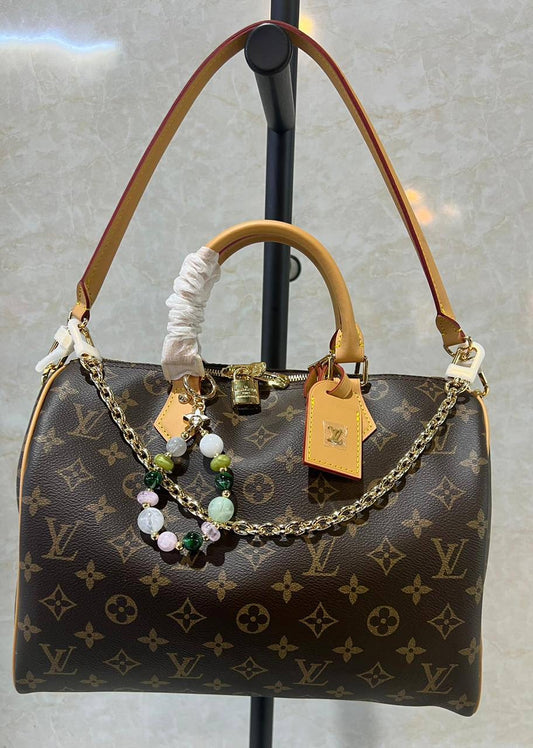 LV SPEEDY
MASTER QUALITY
30CM 

WITH DOUBLE BOX
🎁🎁🎁

280 dhs🪙💕

Zain95
♥️♥️♥️