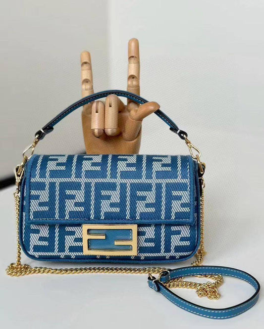Fendi - Master
280 dhs🪙💕

Zain153
♥️♥️♥️