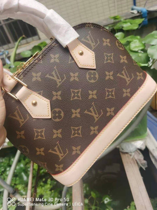 LV Alma 
Master
270 dhs🪙💕
Premium quality 
#25cm…❤️❤️

Zain228
♥️♥️♥️