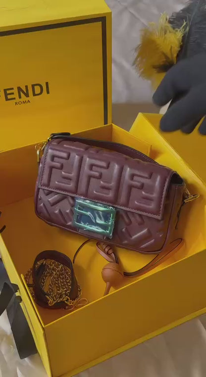 FENDI

20cm
310 dhs🪙🌨️

26cm
330 dhs🪙🌨️

Top quality 
With box🎁

Zain167
♥️♥️♥️