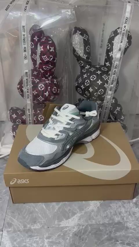 ASICS GEL-NYC "Cream/Steel Grey"💚
40-45 AVAILABLE 
220 dhs🪙💕

Zain242
♥️♥️♥️