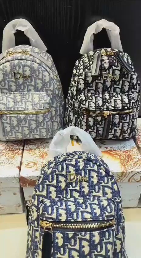 Chanel
90 dhs🪙💕

with box 
🎁🎁🎁

high quality

Zain26
♥️♥️♥️
