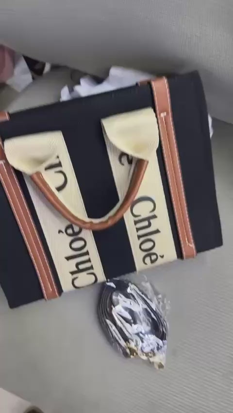 Chloe

offer Limit Stock
26cm

70 dhs🪙💕

With box
🎁🎁🎁

Zain16
♥️♥️♥️