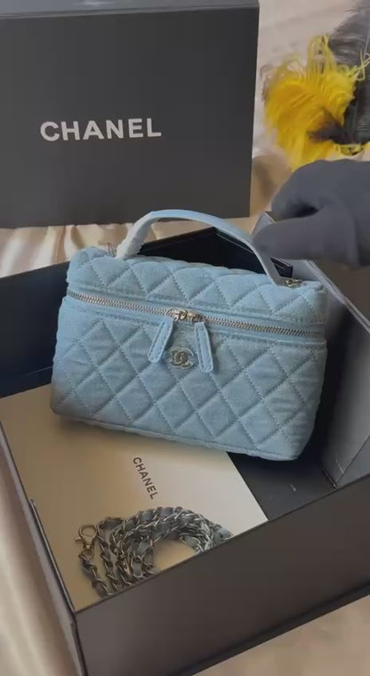 CHANEL
19cm
340 dhs🇦🇪
Top quality 
With box🎁

Zain167
♥️♥️♥️