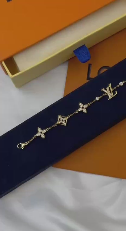 *LOUIS VUITTON*🔅
* *New Collection*  
* The Logo LV®️ with Swarovski Stones Bracelet 
 Gold & Silver
↗️ *Super Master Quality ®️*
For Price 👇 WTSP Text Zain 0568585901

Zain106
♥️♥️♥️