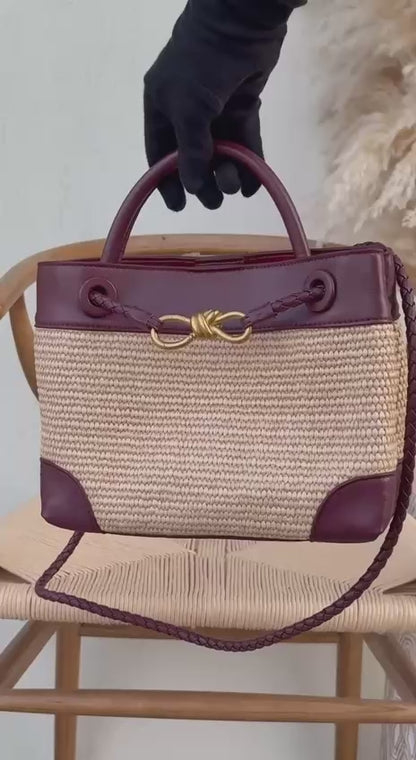 Available Again✨✨✨
BOTTEGA VENETA
25cm
340 dhs🪙💕
Top quality 
With box🎁

Zain167
♥️♥️♥️