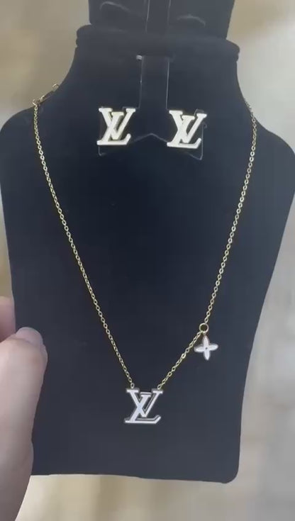 New arrival LV stainless steel with 18k gold plated set of 2, 
Non tarnish 
45 dhs🪙🌺 / set without box 
55 shs🪙🌺 / set with LV box 
and paperbag

Zain243
♥️♥️♥️