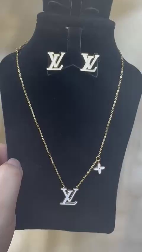 New arrival LV stainless steel with 18k gold plated set of 2, 
Non tarnish 
45 dhs🪙🌺 / set without box 
55 shs🪙🌺 / set with LV box 
and paperbag

Zain243
♥️♥️♥️