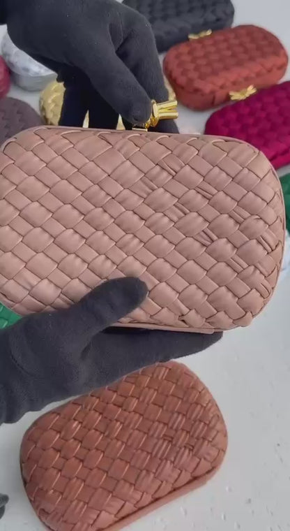 New Collection✨✨✨
BOTTEGA VENETA

20cm
340 dhs🇦🇪

Top quality 

With box
🎁🎁🎁

Zain167
♥️♥️♥️