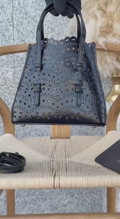 Available again✨✨✨

ALAIA
17cm
300 dhs🪙🌨️

20cm
310 dhs🪙🌨️

Top quality 
With box🎁

Zain167
♥️♥️♥️