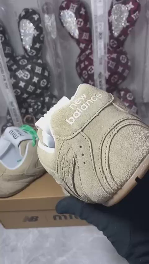 New Balance X Miu Miu 530 SL suede ’Green/Beige’💚
36-45 AVAILABLE 🤩
210 dhs🪙💕

Zain242
♥️♥️♥️