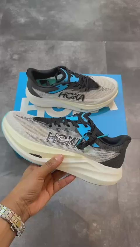 Hoka One One Rocket X 3 White Black Blue ，
Size 36-45 ，
250 dhs🪙💚

Zain18
♥️♥️♥️
