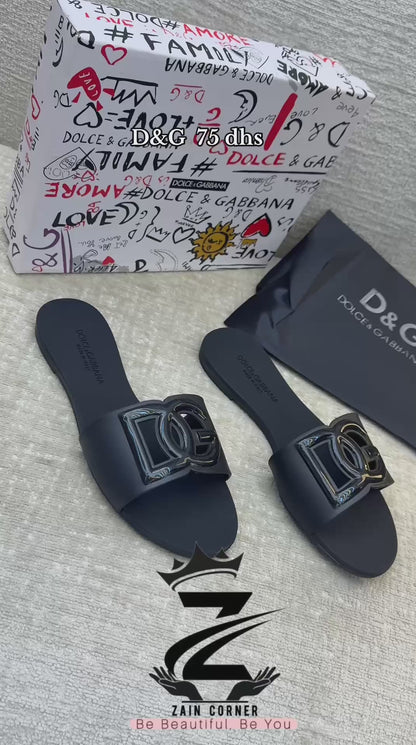 New. D&G slipper 

  Size  .  36.  to 41

75 dhs🇦🇪

Zain80

اطلبوه من الوتس المثبت في الأعلى👆🏻👆🏻

تواصلو معنا 👈🏻 Zain 
For order WhatsApp pinned 👆🏻

♥️♥️♥️