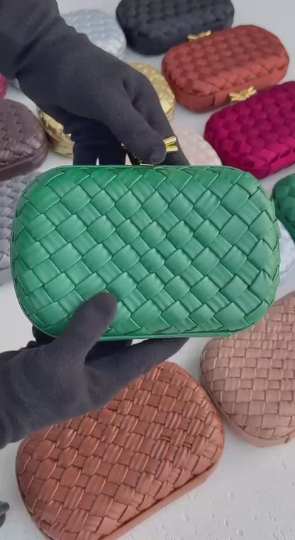 New Collection✨✨✨
BOTTEGA VENETA

20cm
340 dhs🇦🇪

Top quality 

With box
🎁🎁🎁

Zain167
♥️♥️♥️