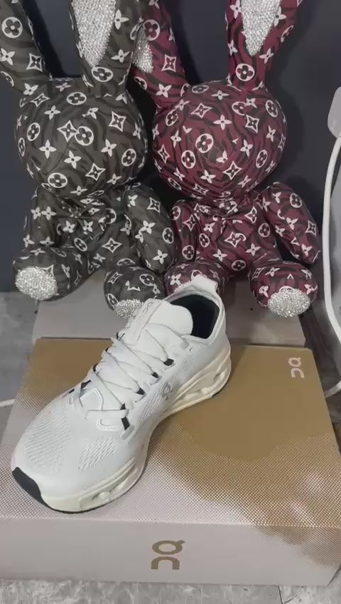 ON Cloudsurfer Max ‘White’🤍
36-45 AVAILABLE 🤩
200 dhs🪙🌨️

Zain242
♥️♥️♥️