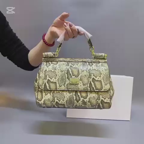 D&G
copy one restock 
with box 
🎁🎁🎁

190 dhs🪙💚

Zain39
♥️♥️♥️