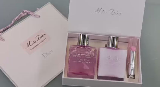Miss dior set
90 dhs🇦🇪

Zain01
🌸🌸🌸