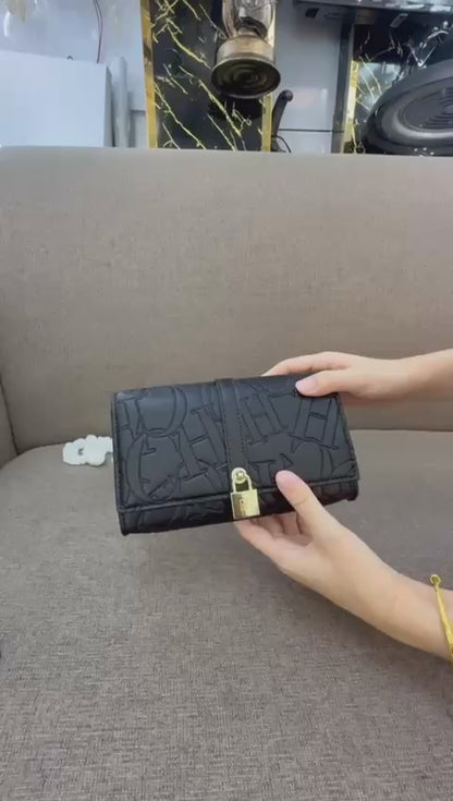 Cah

85 dhs🪙🌨️

high quality 

With box
🎁🎁🎁

Zain26
♥️♥️♥️