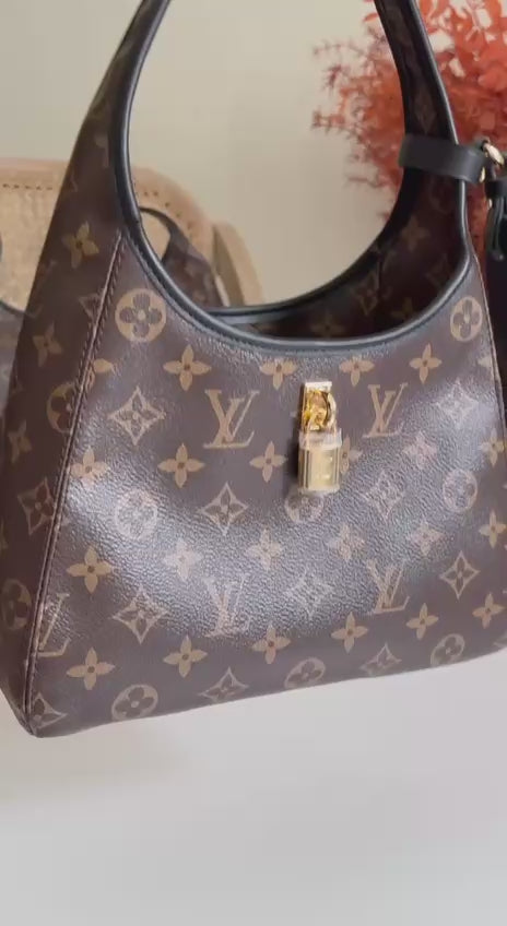 Available Again✨✨✨
LV
25cm
340 dhs🪙💚
39cm
380 dhs🪙💚
Top quality 
With box🎁

Zain167
♥️♥️♥️