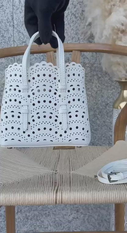 Available again✨✨✨

ALAIA
17cm
300 dhs🪙🌨️

20cm
310 dhs🪙🌨️

Top quality 
With box🎁

Zain167
♥️♥️♥️