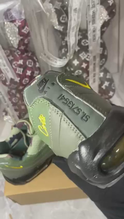 Corteiz x Nike Air Max 95 SP 'RULES THE WORLD' “gutta green”💚
40-45 AVAILABLE 🤩
220 dhs🪙💚

Zain242
♥️♥️♥️