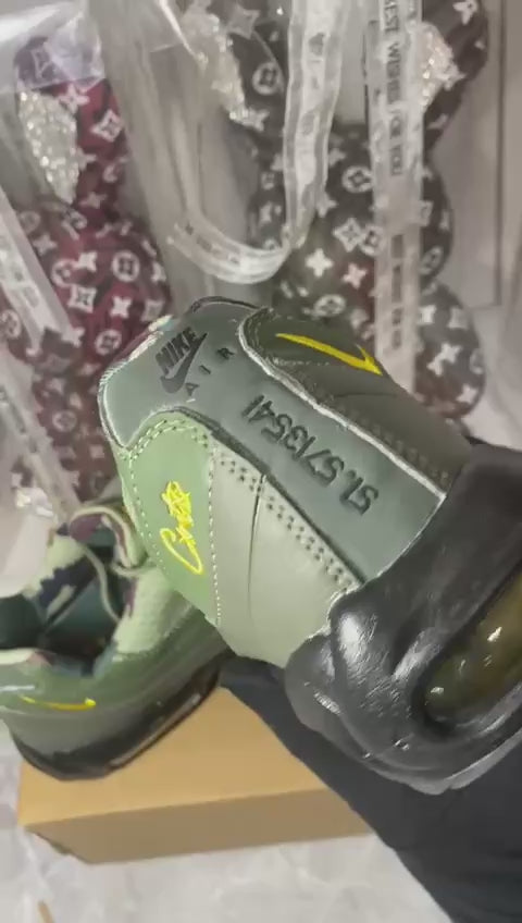 Corteiz x Nike Air Max 95 SP 'RULES THE WORLD' “gutta green”💚
40-45 AVAILABLE 🤩
220 dhs🪙💚

Zain242
♥️♥️♥️