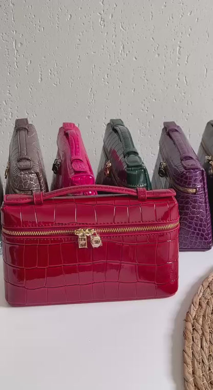 New Collection✨✨✨
LORO PIANA
20cm
350 dhs🪙🌺
Top quality 
With box🎁

Zain228
  ♥️♥️♥️