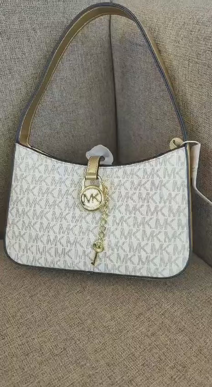 Dior

80 dhs🪙💕
high quality 

With box
🎁🎁🎁

Zain26
♥️♥️♥️