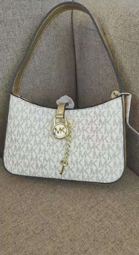 Dior

80 dhs🪙💕
high quality 

With box
🎁🎁🎁

Zain26
♥️♥️♥️