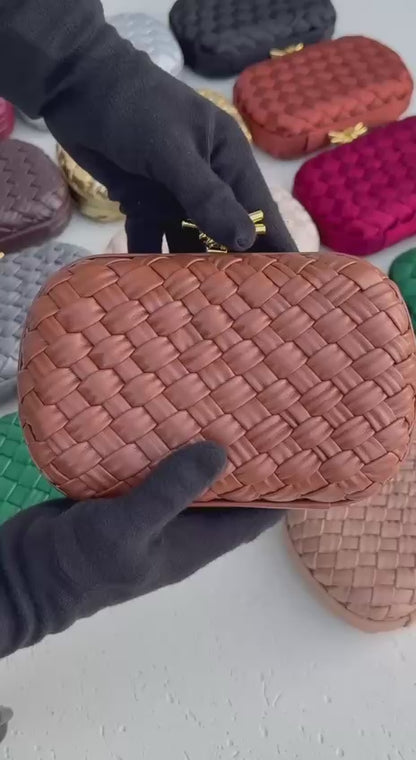 New Collection✨✨✨
BOTTEGA VENETA

20cm
340 dhs🇦🇪

Top quality 

With box
🎁🎁🎁

Zain167
♥️♥️♥️